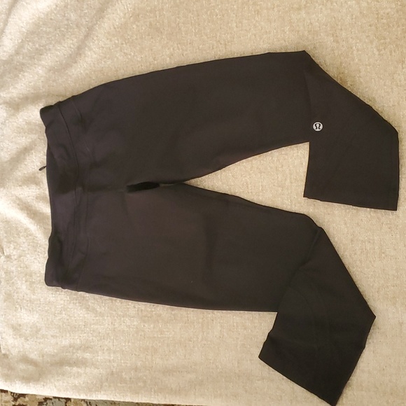 Lululemon women black  crop  leggins lsize 6 - Picture 3 of 11